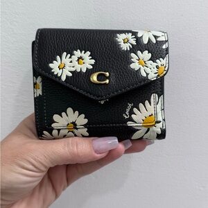 Coach Wyn Small Wallet With Floral Prints